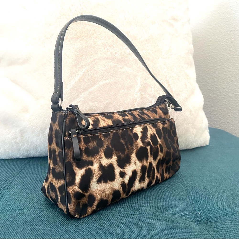 Nine West cheetah print small hand bag.